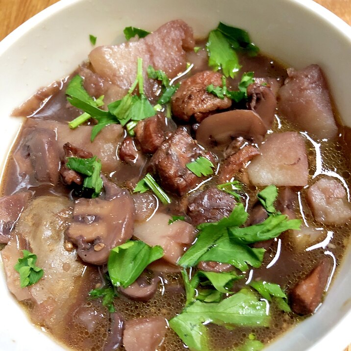 レンチンと缶詰め活用！鶏肉の赤ワイン煮込み